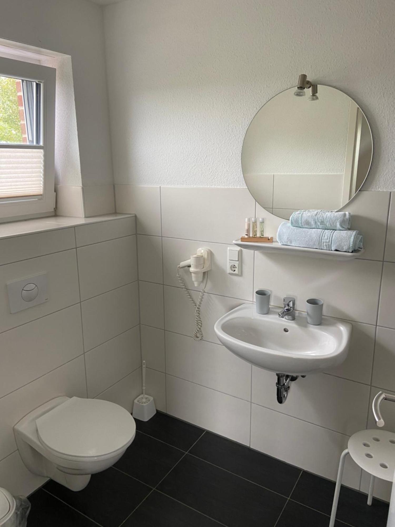 Hotel Zum Grossen Krug Wirdum Luaran gambar