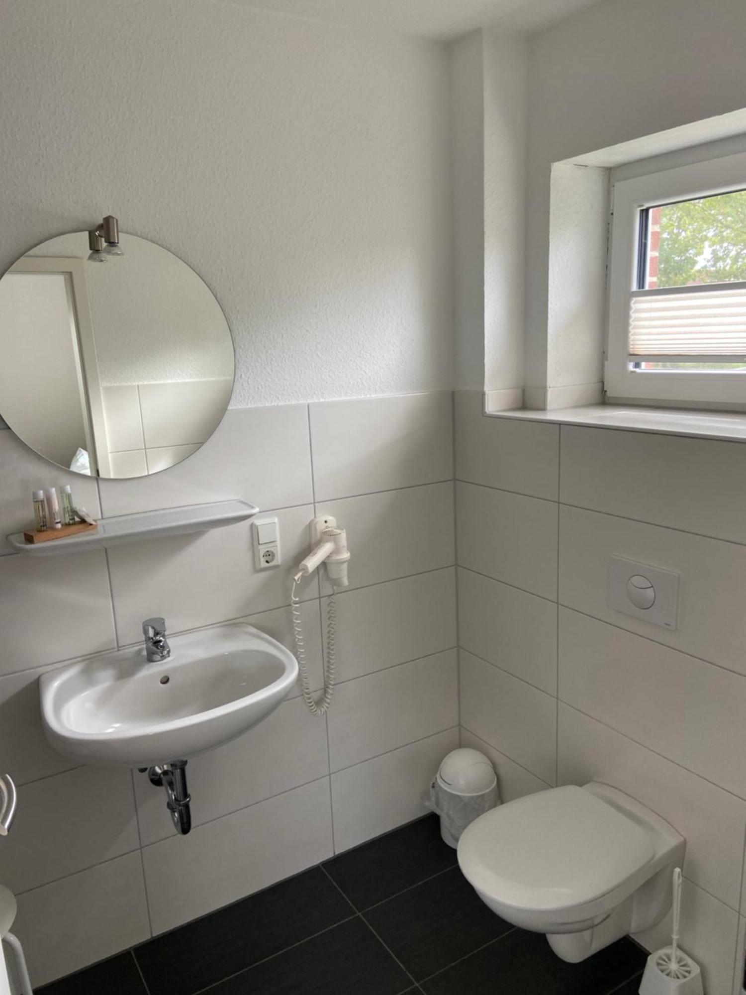 Hotel Zum Grossen Krug Wirdum Luaran gambar